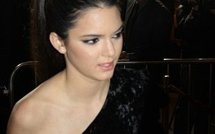 Siostry Jenner zaczynają bywać (FOTO)