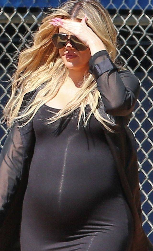 Khloe Kardashian niedługo RODZI! W tej sukience TO WIDAĆ