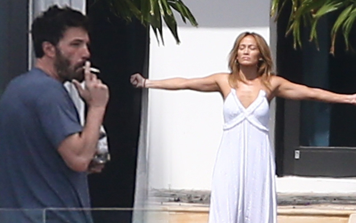 Jak oni się dogadują?! Zobaczcie, co rano robi Ben Affleck, a co Jennifer Lopez (ZDJĘCIA)