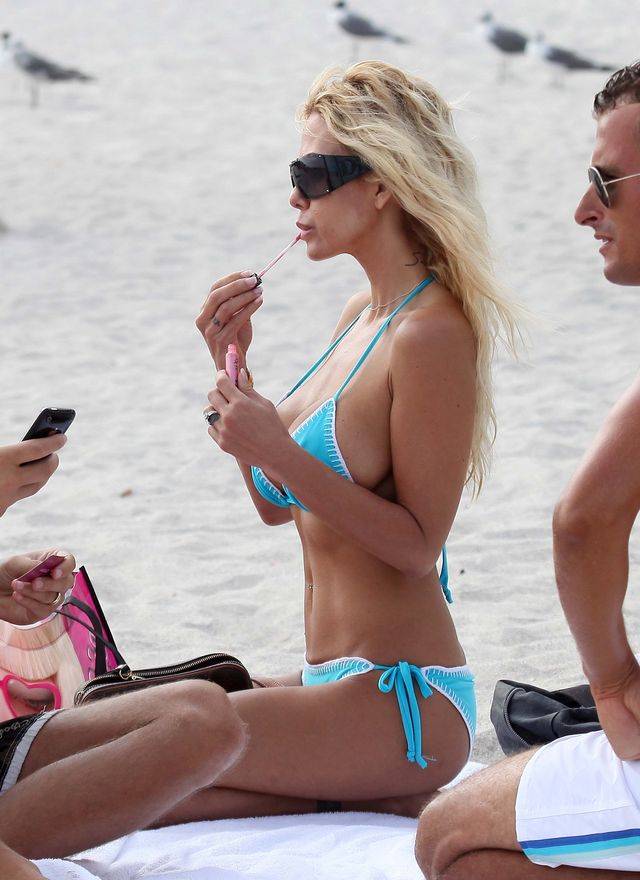 Shauna Sand – z ładnej blondynki zamienia się w potwora