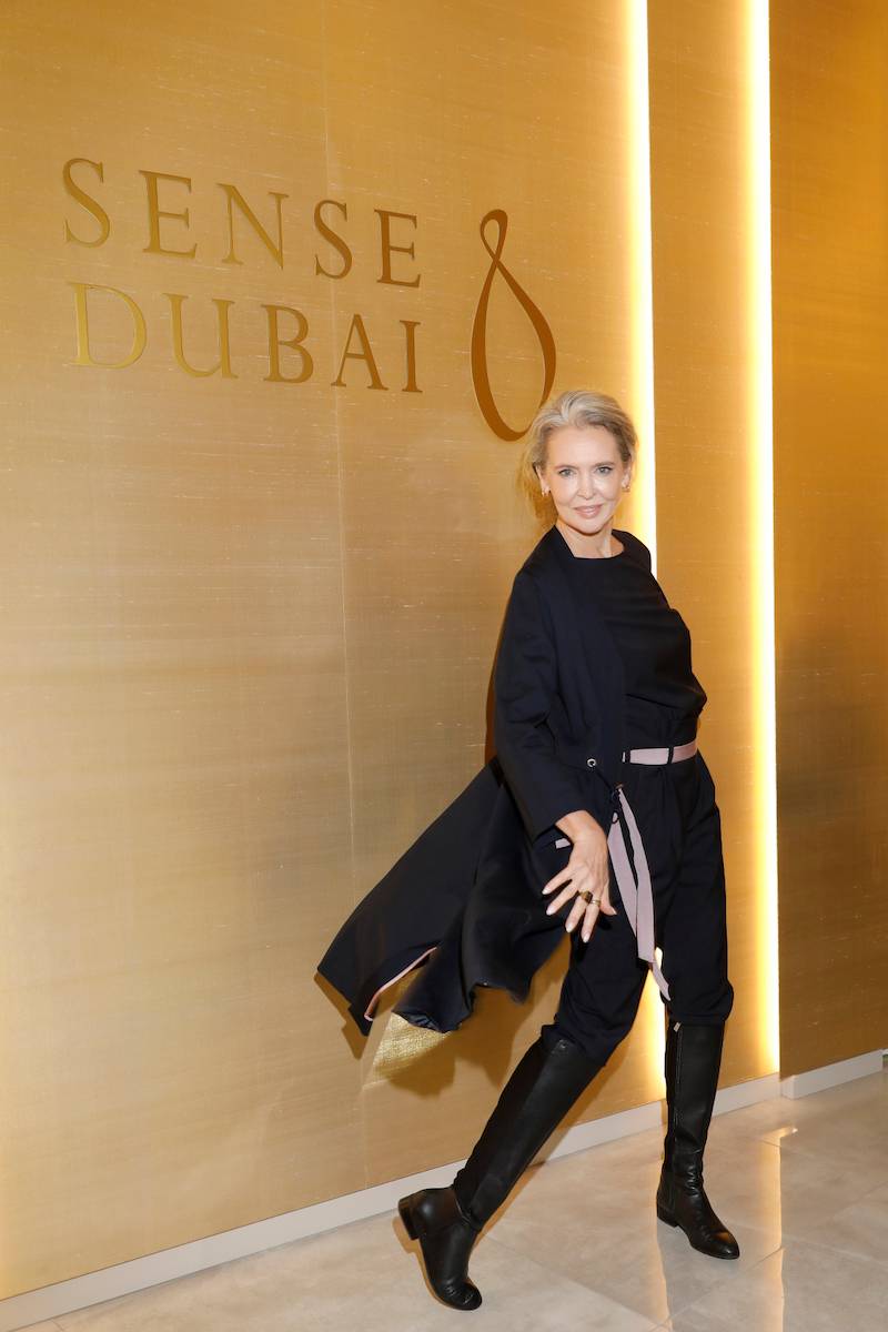 Zacne grono na otwarciu perfumerii. Jolanta Kwaśniewska, Renata Gabryjelska, Iza Kuna, Sokołowska