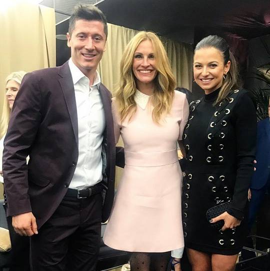 Anna Lewandowska z mężem na pokazie Calzedonii. Pozuje z samą Julią Roberts!