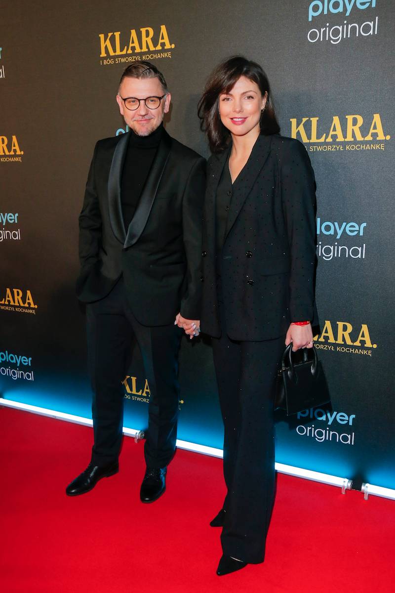 Gwiazdy serialu “KLARA”: Izabela Kuna pozuje z mężem na ściance, Gorczyca i Czeczot nie byli gorsi