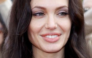 Jak Angelina Jolie trzęsie mediami