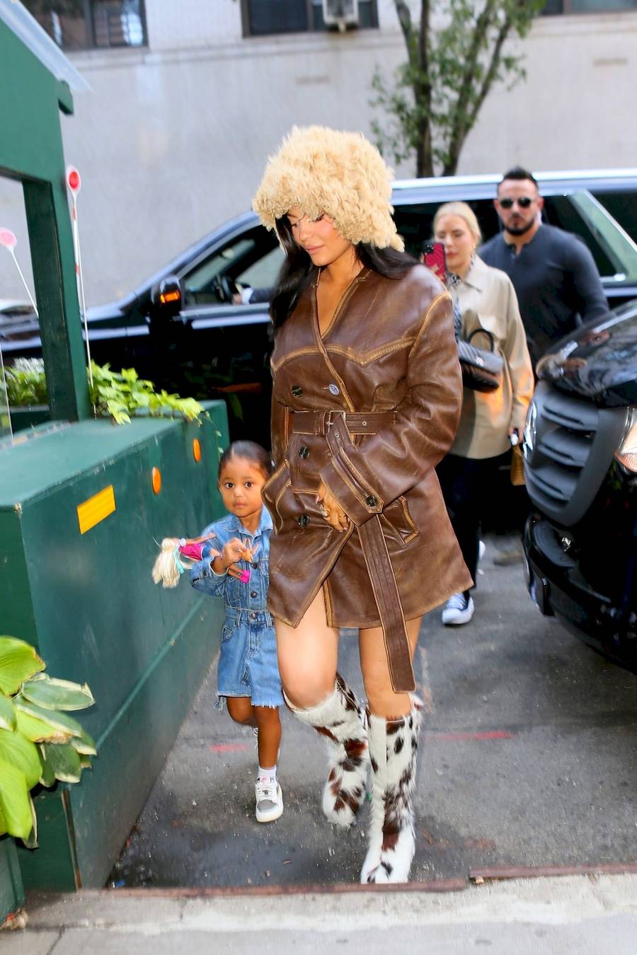 Ciężarna Kylie Jenner z córeczką Stormi – dziewczynka zaczęła krzyczeć i płakać (ZDJĘCIA)