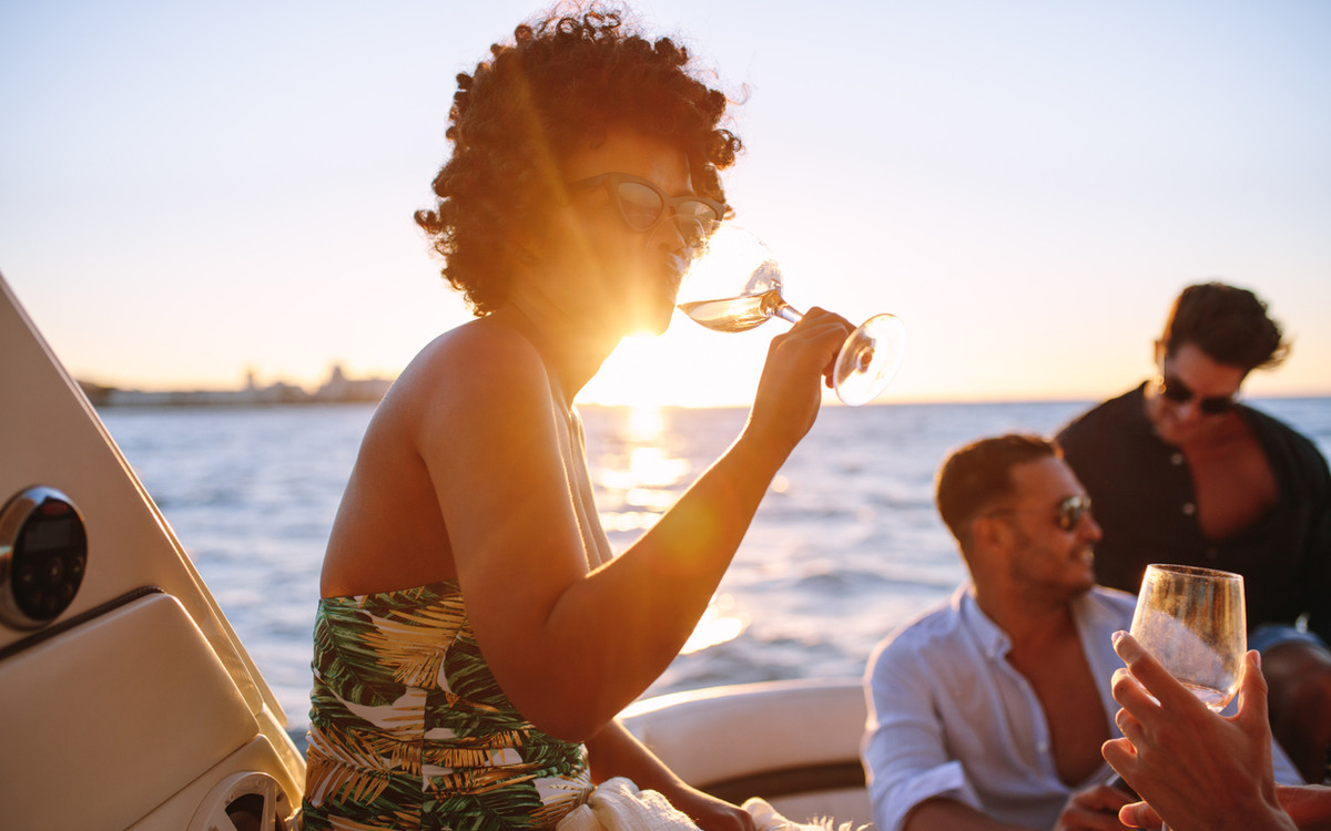 Freewolucja w Polsce: zmiany w konsumpcji alkoholu i rosnąca popularność win bezalkoholowych