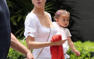 Adriana Lima lunch jada z rodzinką (FOTO)