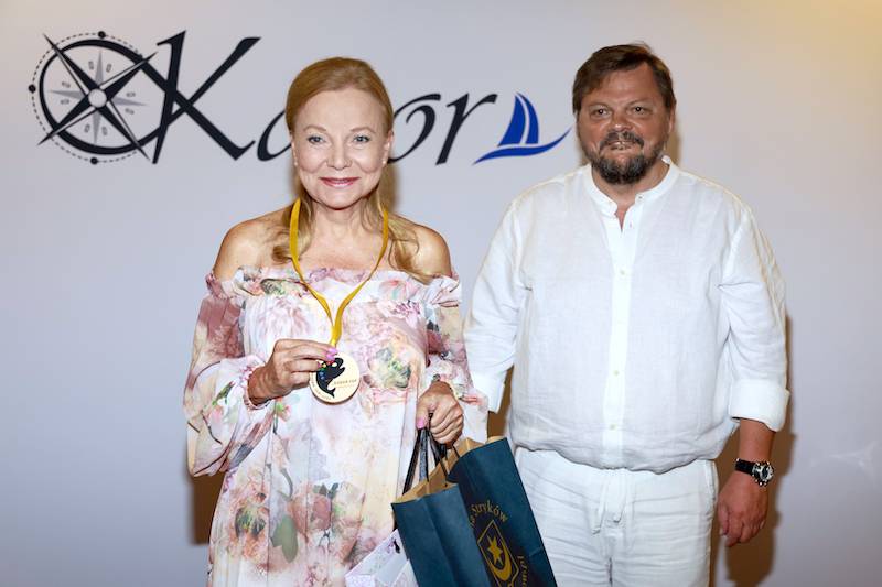 Festiwal wędkarski gwiazd. Jacek Rozenek z ukochaną, dawno niewidziany ksiądz z Plebanii