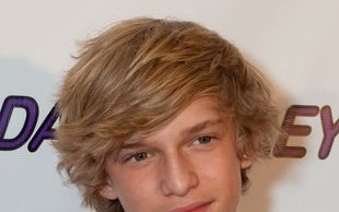 Premiera piosenki Cody’ego Simpsona – On My Mind