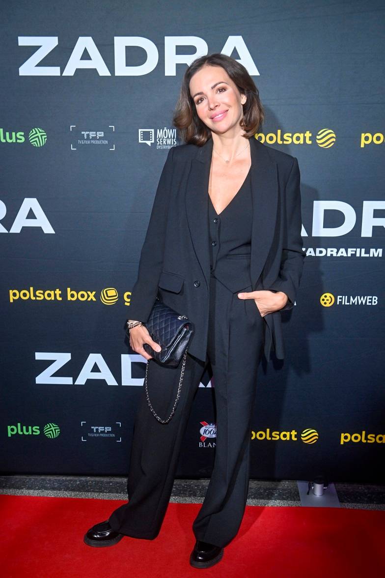 Premiera filmu “Zadra”. Miszczak i Cieślak pozują razem do zdjęć, a obok nich Wenedzikowska z nową fryzurą
