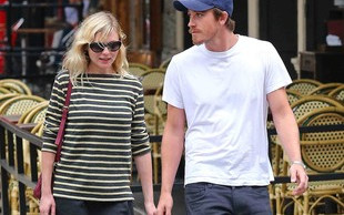 Kirsten Dunst na zakupach z ukochanym (FOTO)