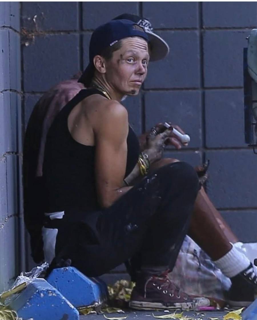 Loni Willis jako bezdomna