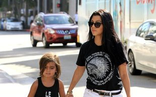 Kourtney Kardashian nie wygląda na przybitą (FOTO)