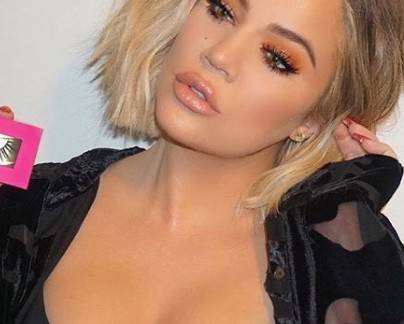 Dlaczego Khloe Kardashian nosi sztuczny ciążowy brzuch? Udaje ciążę?