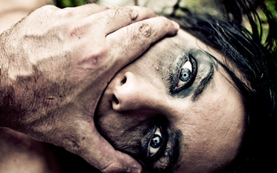 SZOKUJĄCE filmy u polskiego dyplomaty: pedofilia, morderstwa, gwałty zwierząt