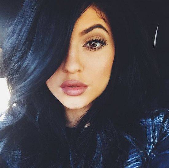 Usta Kylie Jenner przedmiotem internetowego sporu