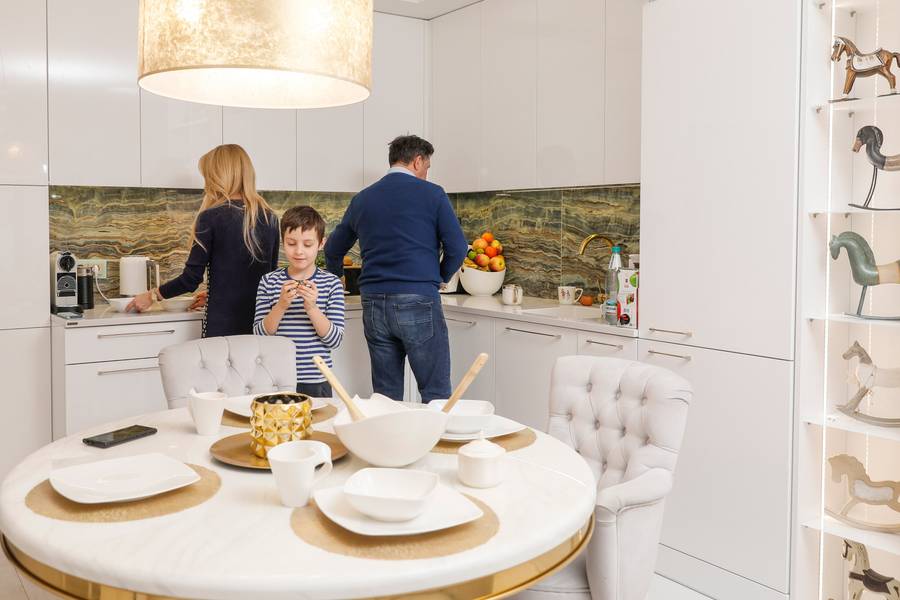 Małgorzata Opczowska wpuściła paparazzi do swojego domu. Wnętrza ociekają ZŁOTEM!