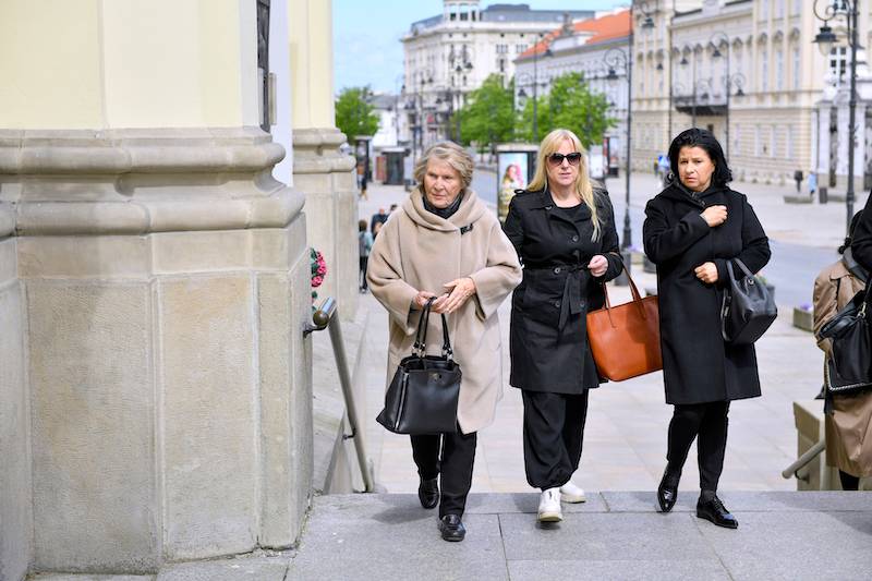 Pogrzeb Zofii Kucówny. Plejada aktorów w kościele: Daniel Olbrychski, Łukasz Garlicki, Andrzej Seweryn, Daria Widawska