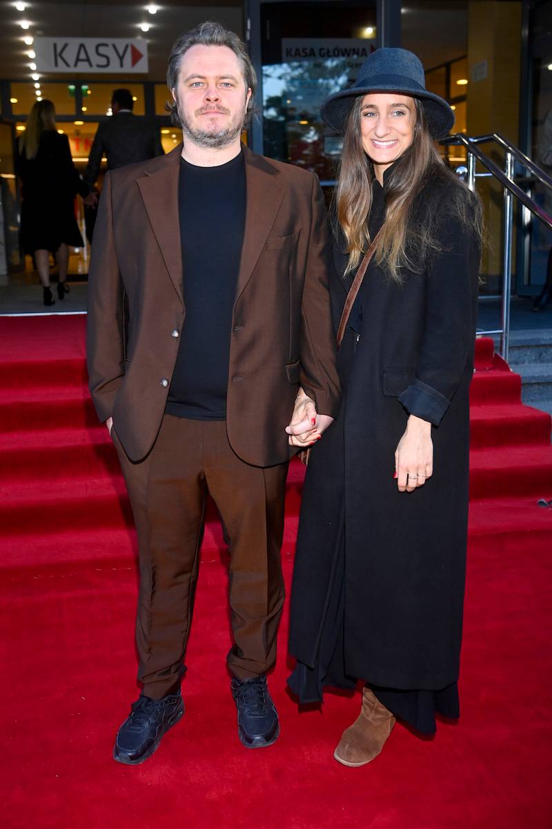 Otwarcie Festiwalu Filmowego w Gdyni. Maria Dębska, Tomasz Schuchardt z żoną i Tomasz Ziętek z partnerką