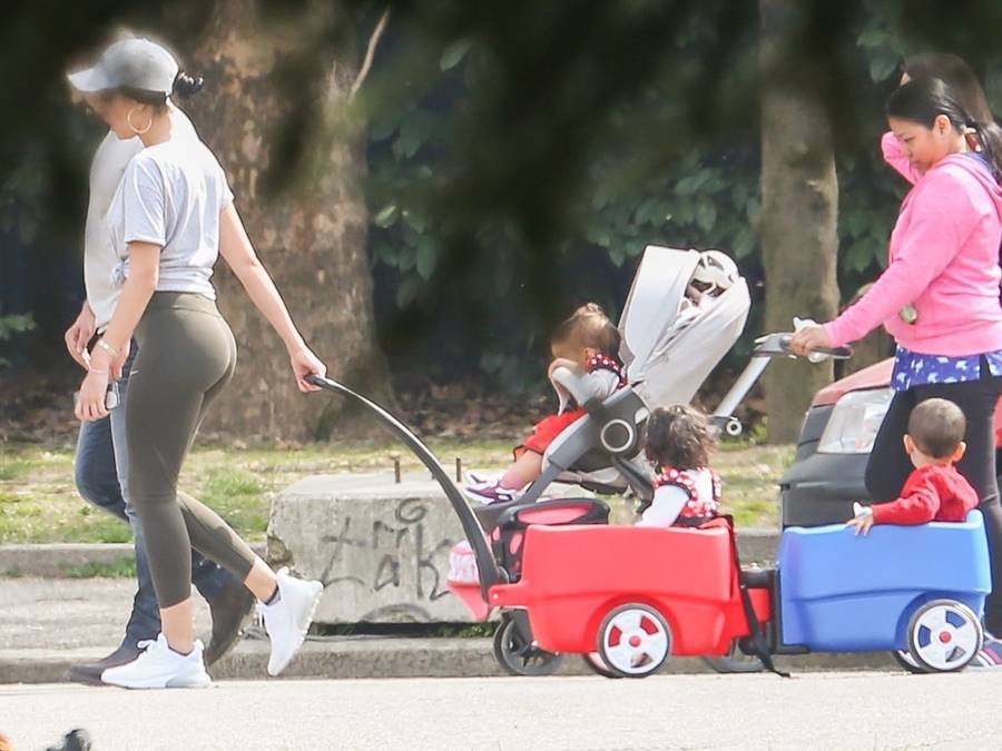 Georgina Rodriguez w parku z dziećmi