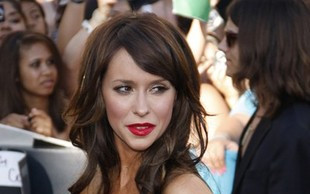 Jennifer Love-Hewitt przesadziła z makijażem (FOTO)