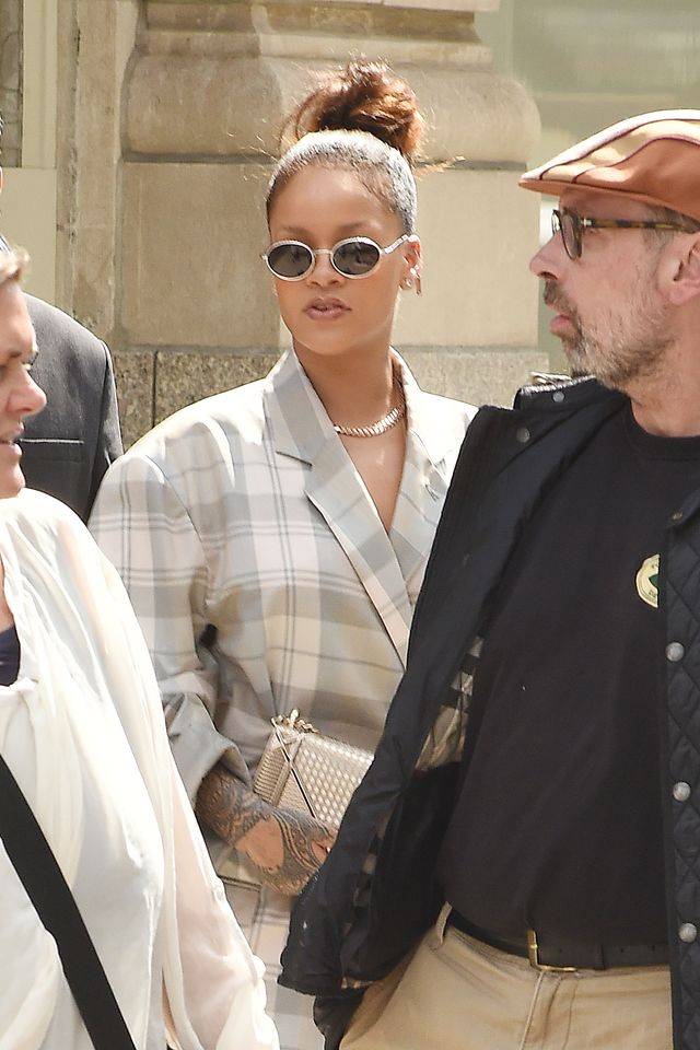 Rihanna w wielkiej marynarce
