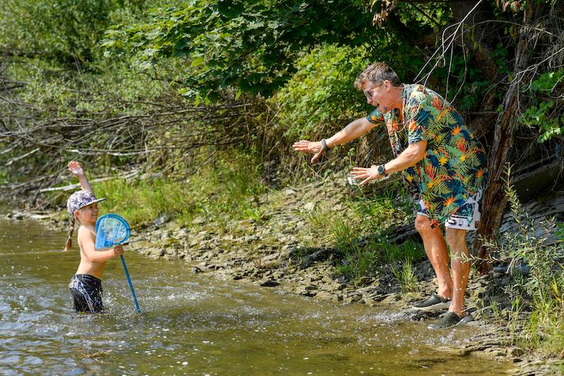 Bartosz Obuchowicz pochwalił się, jak spędza wakacje kamperem. Rzadko pokazuje się z rodziną