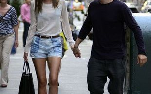 Miranda Kerr już imprezuje – uśmiechnięta i bez obrączki