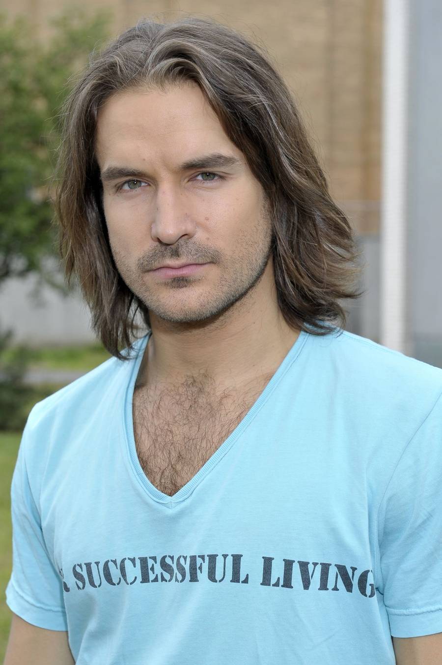 Piotr Stramowski w długich włosach