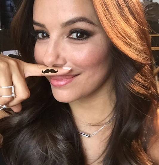 Skandal! Opublikowali artykuł o OBJADAJĄCYCH SIĘ w Święto Dziękczynienia…