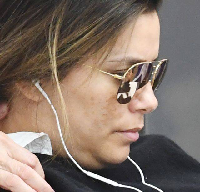 Eva Longoria zmęczona, z plamami na twarzy