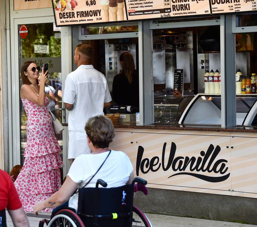 Paulina Rzeźniczak przestała ukrywać ciążowy brzuszek. Przyłapana na randce z Kubą