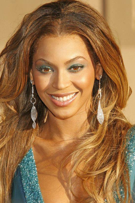 Czy Beyonce wybieliła skórę?