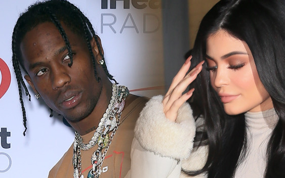 Ciężarna Kylie Jenner siedzi w domu, a Travis Scott imprezuje z TĄ kobietą