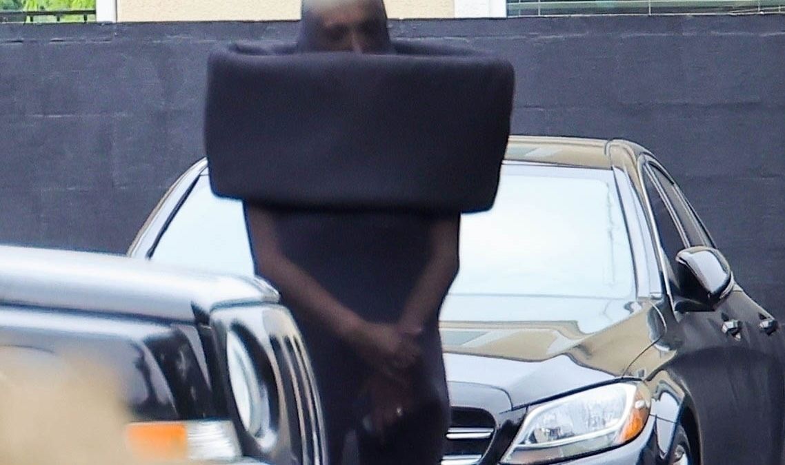 Los Angeles, CA - *EXCLUSIVE* - Kanye 'Ye' West adjusts his wife Bianca Censori's unique netted ensemble before enjoying Sunday Services in Los Angeles. BACKGRID USA 4 JUNE 2023,Image: 781495102, License: Rights-managed, Restrictions: , Model Release: no, Pictured: Kanye West, Bianca Censori, Credit line: BACKGRID / Backgrid USA / Forum