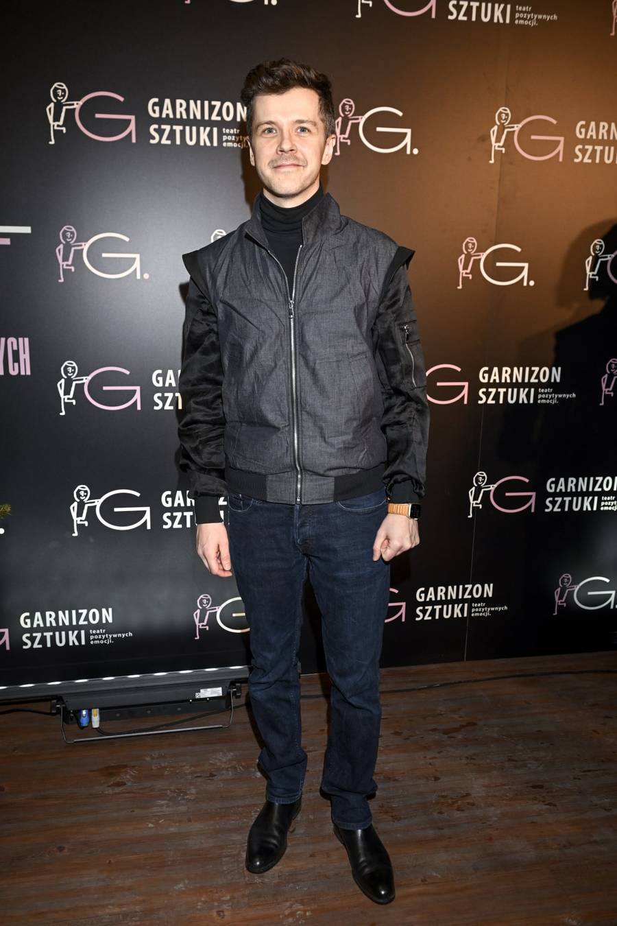 Premiera sztuki “Klub Niepokornych”. Sylwia Bomba i Collins błyszczą na ściance, Beata Tadla z mężem….