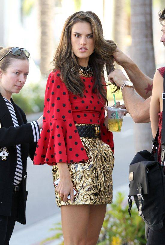 Alessandra Ambrosio w sesji dla Chanel