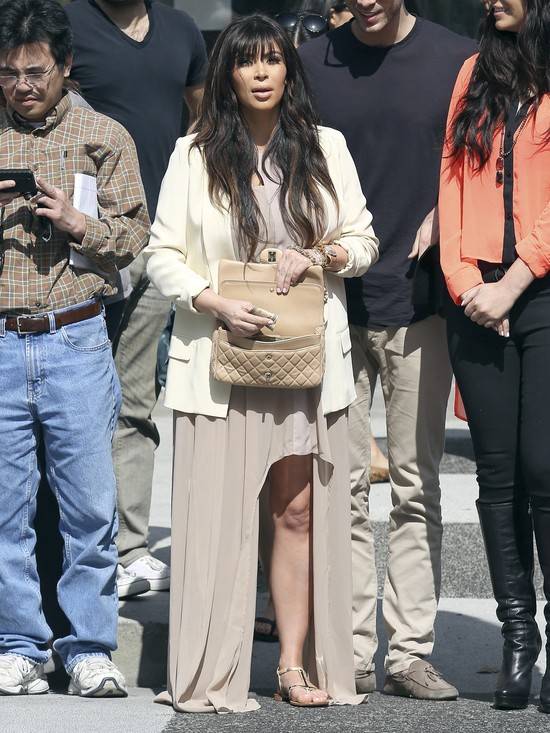 Czy Kim Kardashian ma na sobie namiot?