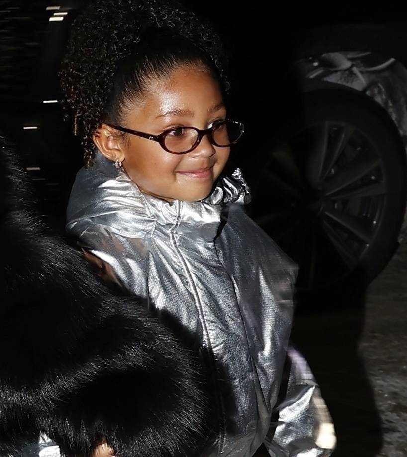 Hailey Bieber, Kendall i Kylie Jenner na kolacji w Aspen. Była z nimi 6-letnia Stormi