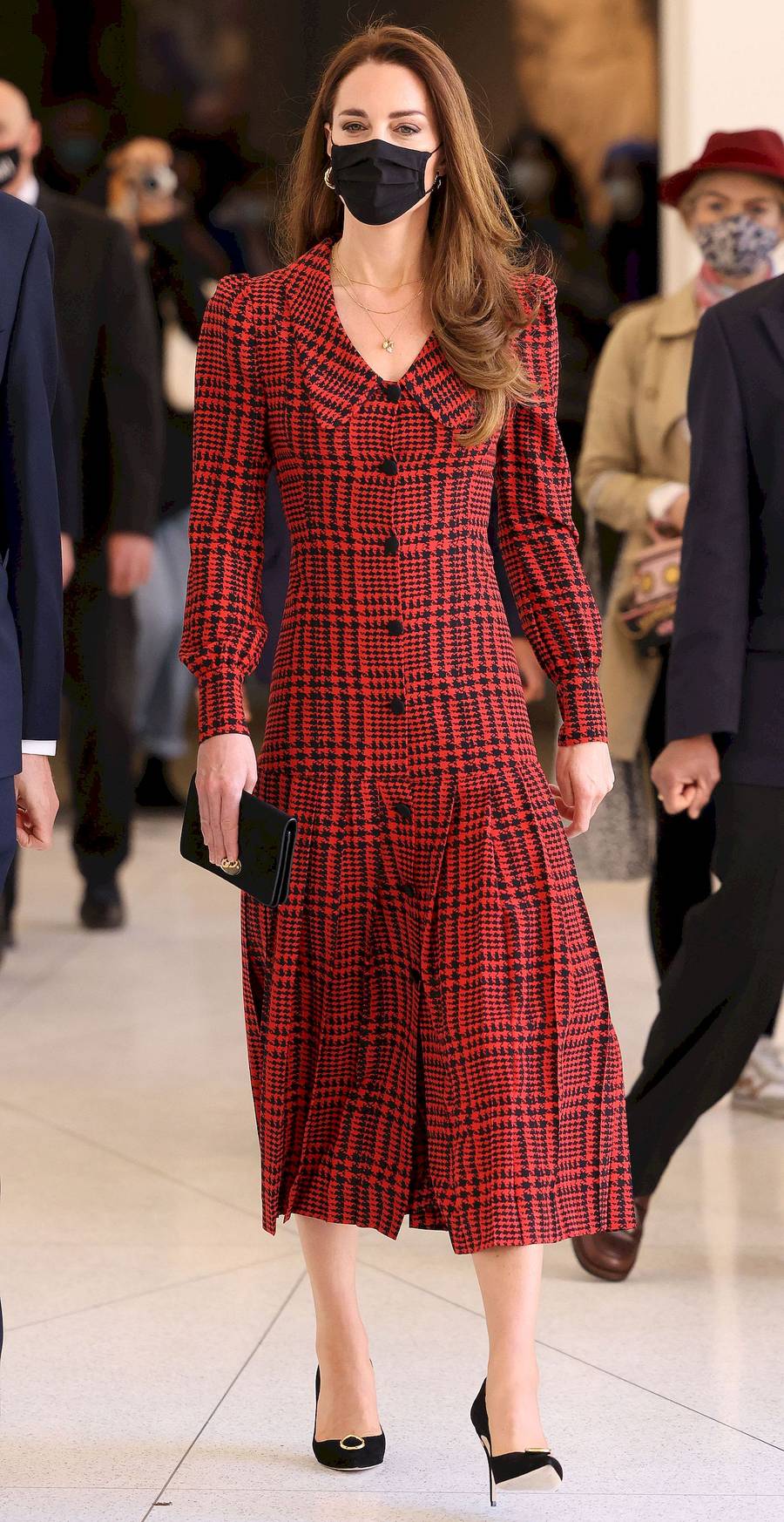 Księżna Kate w sukience w kratę