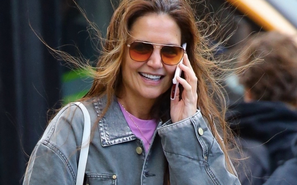 Katie Holmes i jej siwe włosy. To kolejna gwiazda, która z dumą pokazuje efekty upływającego czasu