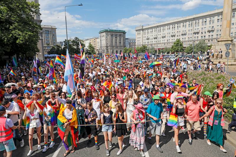 Parada równości w Warszawie. Rafał Trzaskowski na czele, przyjaciel Dody, Dżaga zabawiał tłum