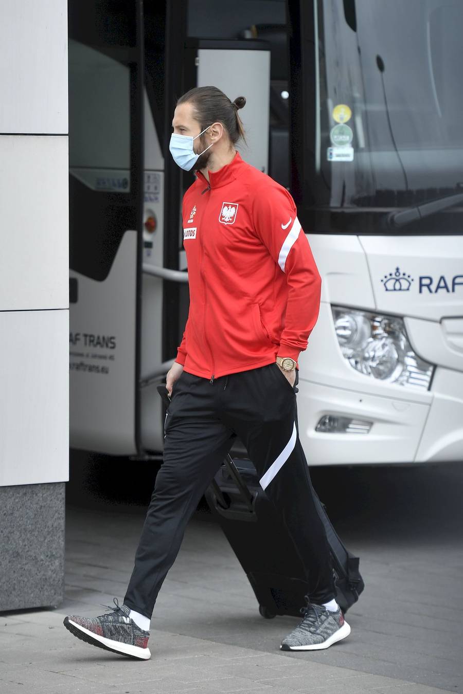 Lewandowski, Szczęsny, Krychowiak i reszta reprezentacji Polski wyjeżdża na mecz z Węgrami (ZDJĘCIA)