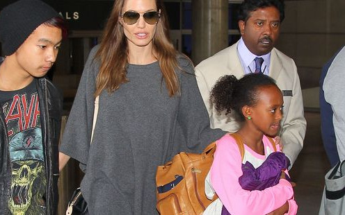 Zahara podgląda starszego brata z dziewczyną