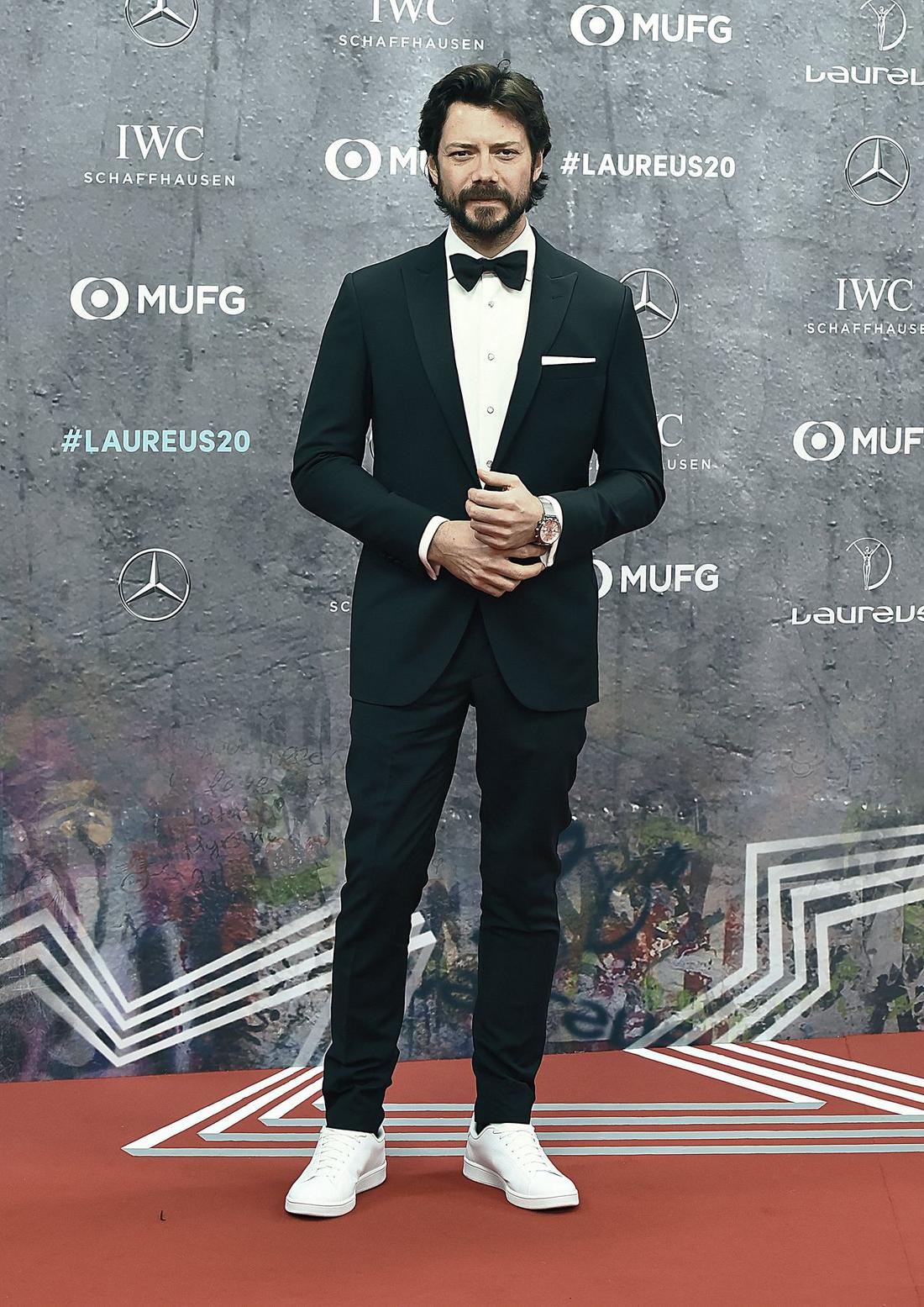 Alvaro Morte na ściance