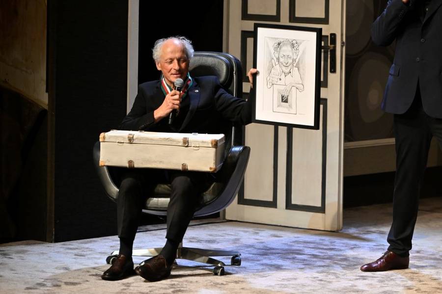 Paweł Wawrzecki ma wielki powód do dumy. Aktor świętuje 50-lecie pracy! (FOTO)