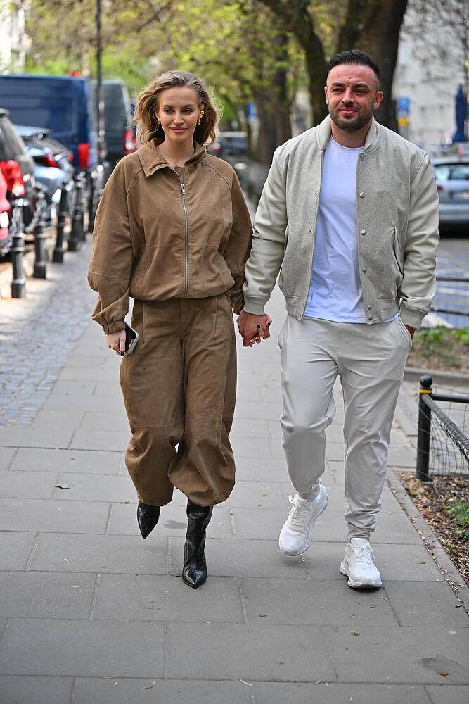 Karolina Pisarek olśniewa przed studiem "DDTVN"