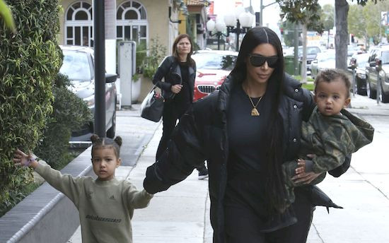 Kim Kardashian ZAJDZIE W CIĄŻĘ dzięki Kris Jenner?!