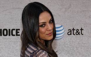 Mila Kunis nie potrzebuje wiele, aby lśnić (FOTO)