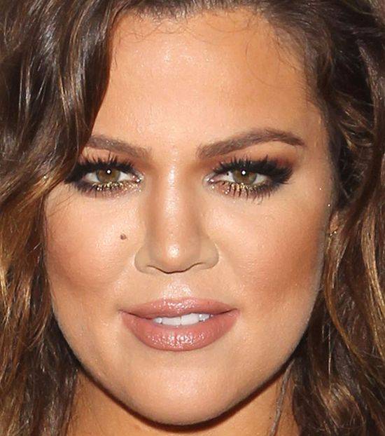 13 zdjęć, które ukazują, jak naprawdę wygląda twarz Khloe Kardashian